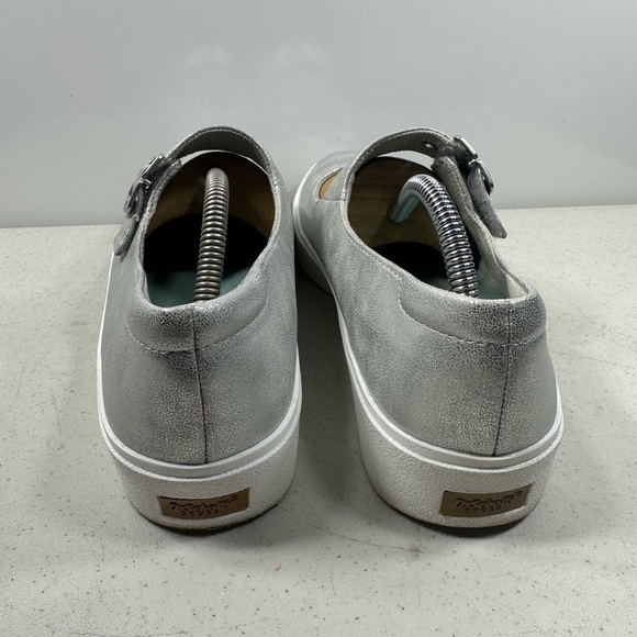 Dr. Scholl's Women's Madison Mary Jane Sneaker Silver 11 M - Picture 4 of 7